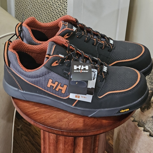 HELLY HANSEN